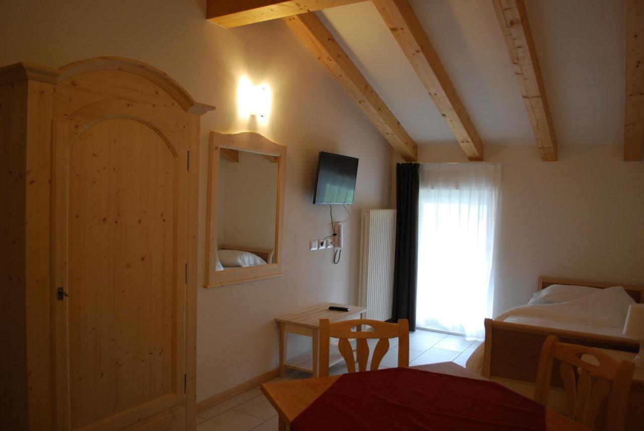 Hotel Elbele Garnì Folgaria Zimmer foto